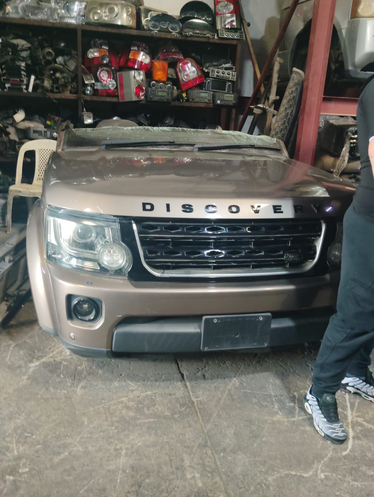Land Rover Discovery nose cut