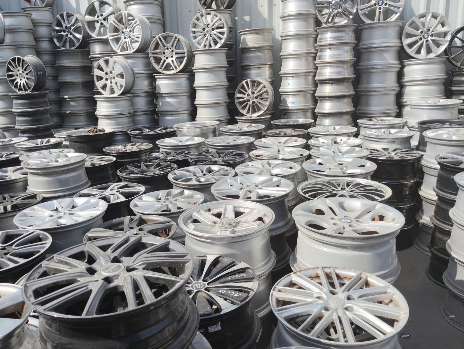 Alloy wheels stock